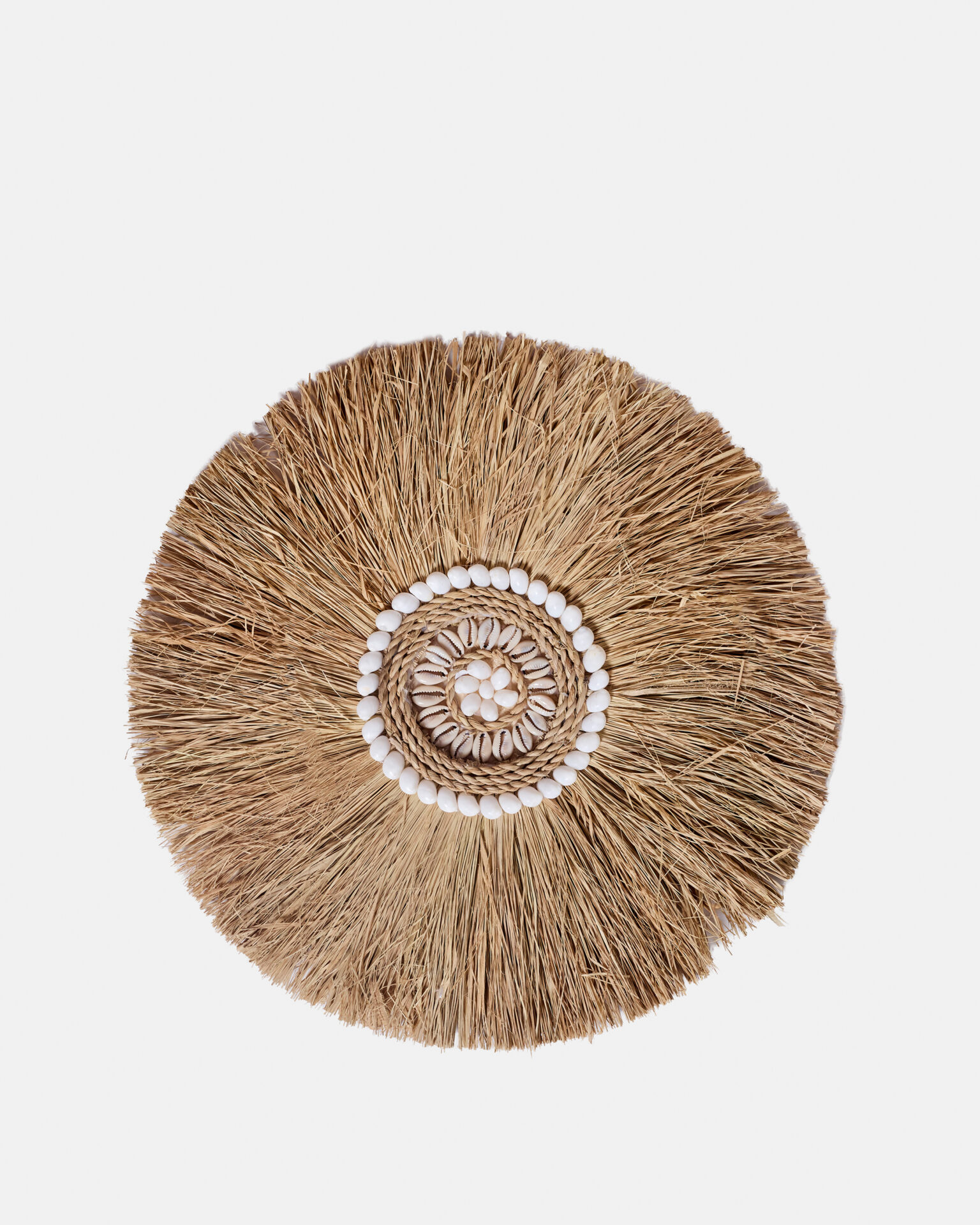 2025-12-02-DesignTrip-Day021429 Algian bis wall decoration in raffia and seashells - Image 1