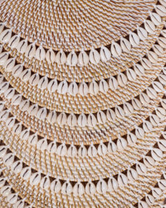 Seashell placemat - white and brown - Image 2