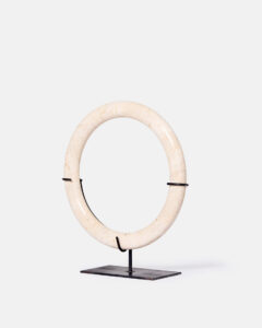 White marble rings on a base - Image 2
