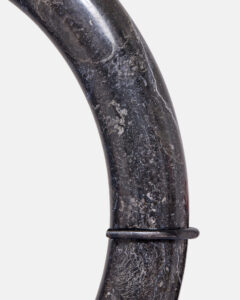 Black marble rings on a base - Image 4