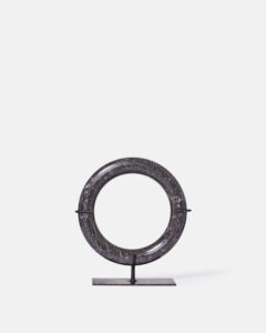 Black marble rings on a base - Image 3