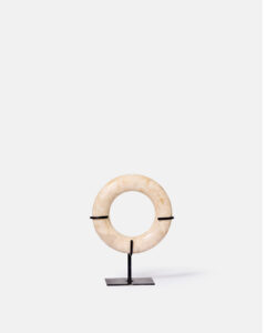 White marble rings on a base - Image 3